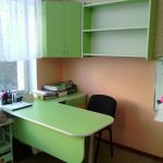 Masa educatorului „Triumf” cu polițe suspendate